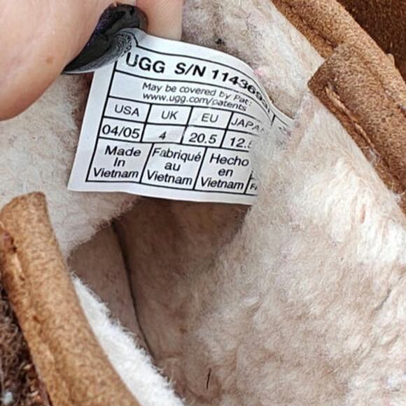 Tan Baby UGG boots sz 4/5 - Picture 8 of 8